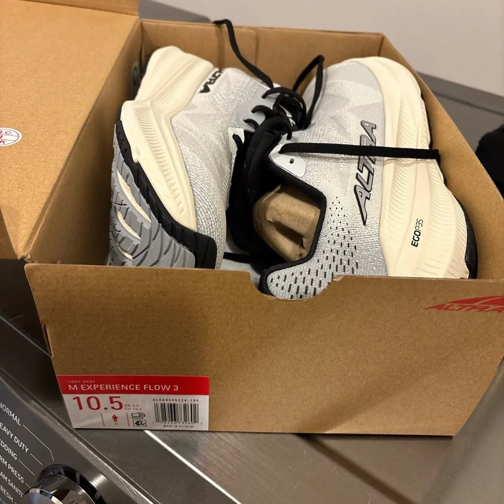 Altra Men's Experience Flow 3 Running Shoes - Black and White NWT - Picture 1 of 4